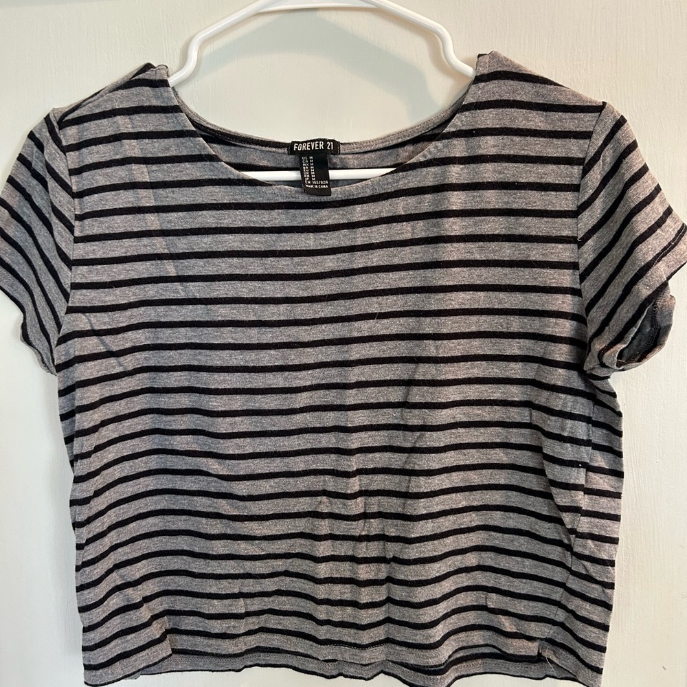Forever 21 Gray and Black Fitted Crop T-Shirt